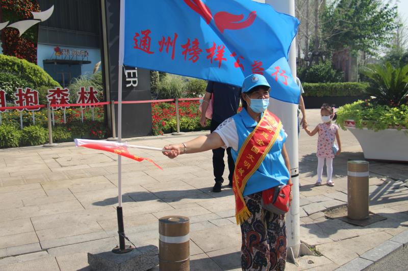 <strong>操老女人小嫩逼图</strong>